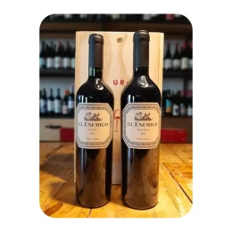 Enemigo Bonarda y Malbec en Caja Madera Viña